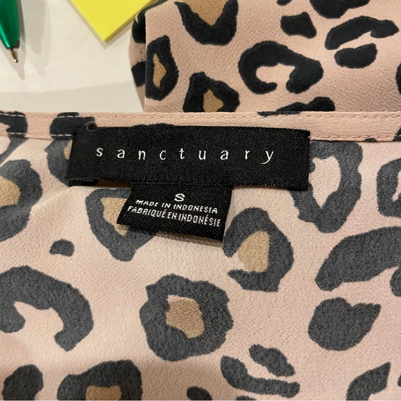Y2K leopard deep v short sleeve button front top Sanctuary adorable 🥰 - Picture 8 of 8